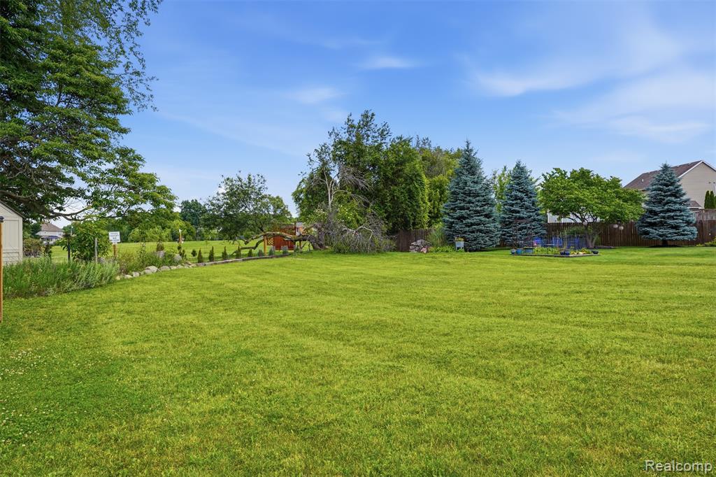 3477 Amber Oaks Drive, Howell, MI 48855 — Photo 34