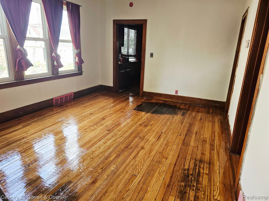 3951 COMMOR Street, Hamtramck, MI 48212 — Photo 4