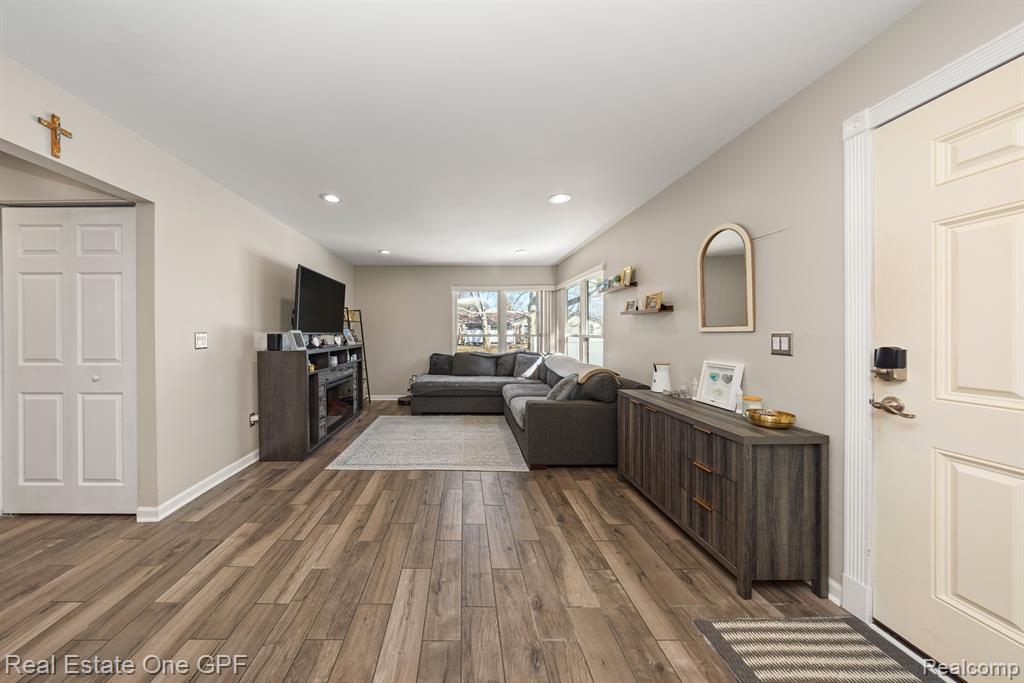 2957 ROUNDTREE Drive, Troy, MI 48083 — Photo 9