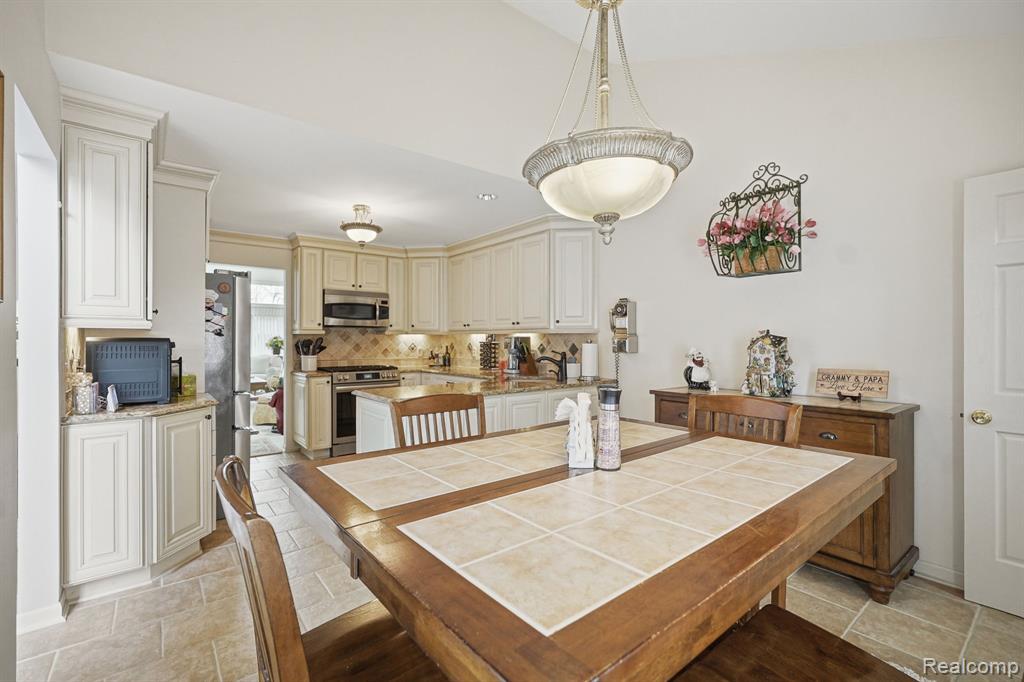 42626 Christina Drive, Sterling Heights, MI 48313 — Photo 18
