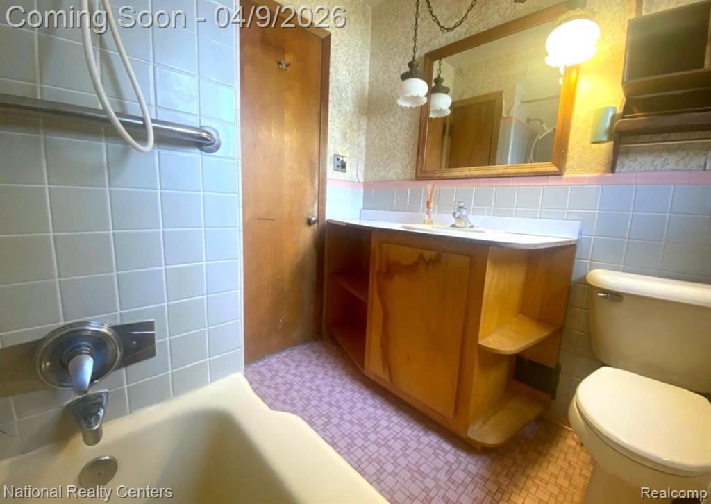 7010 Locklin Street, West Bloomfield, MI 48324 — Photo 14