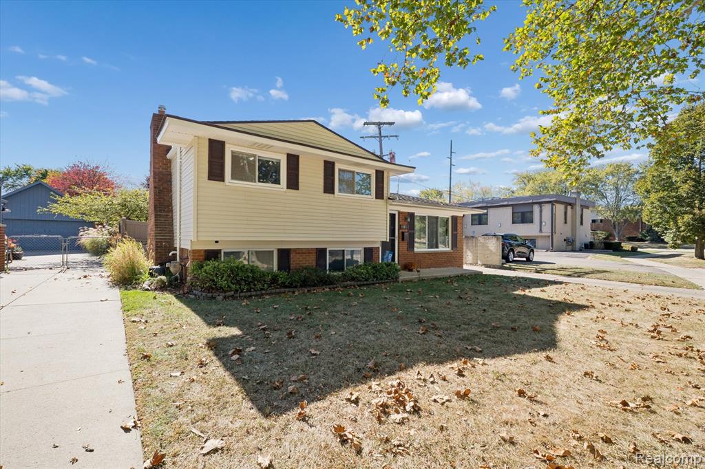 496 Langley Boulevard, Clawson, MI — Photo 2