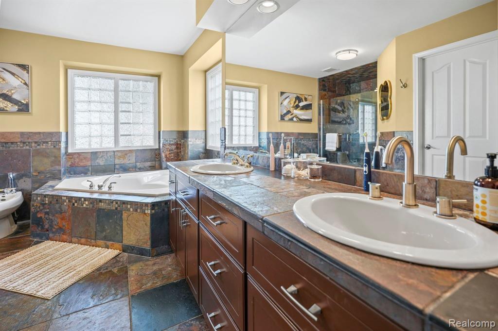47352 DOVE Court, Shelby Twp, MI 48315 — Photo 29