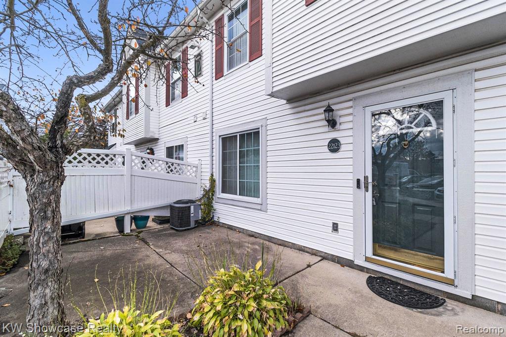 22123 ATLANTIC POINTE, Farmington Hills, MI 48336 — Photo 4