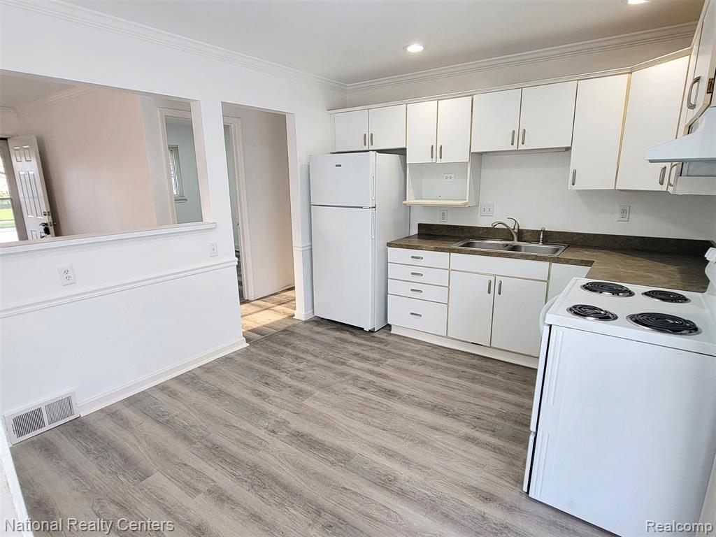 8404 BUSKO Avenue, Warren, MI 48093 — Photo 15