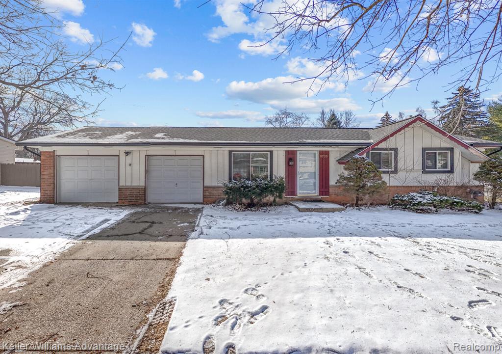 8735 Ringwood Drive, Commerce Twp, MI 48382 — Photo 2
