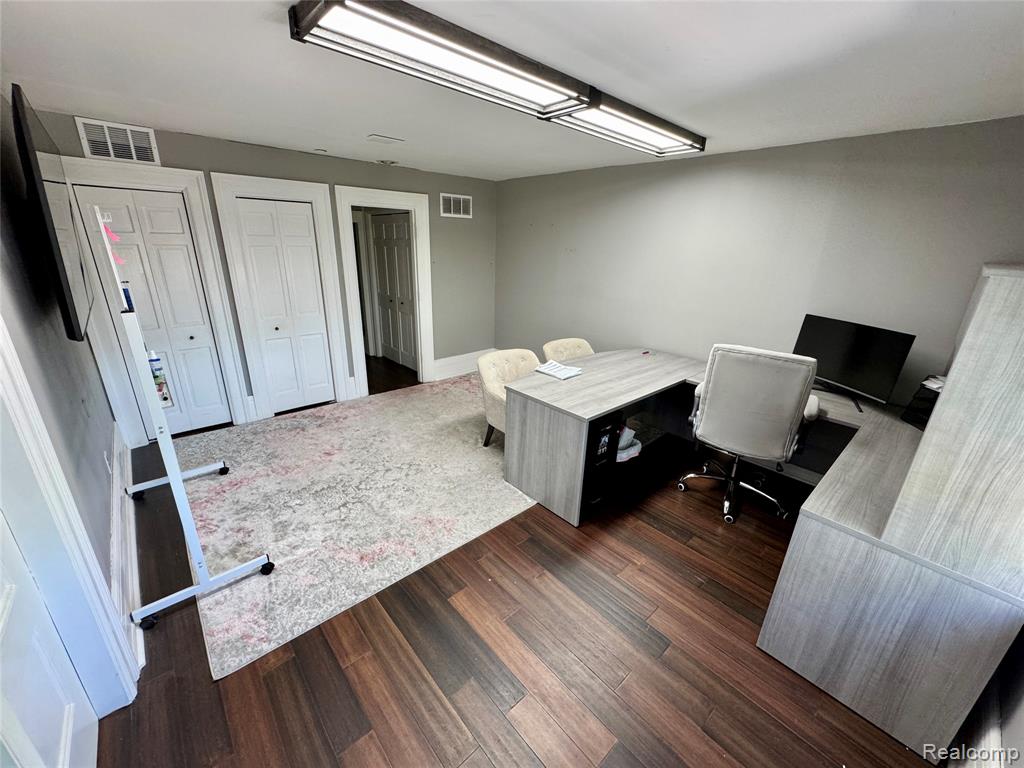 2156 W JEFFERSON Avenue, Trenton, MI, 48183