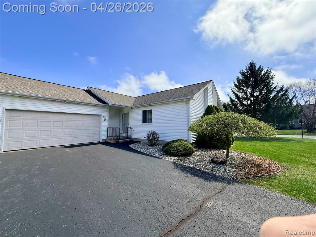 7192 Hawthorne Circle, Goodrich Vlg, MI — Photo 3