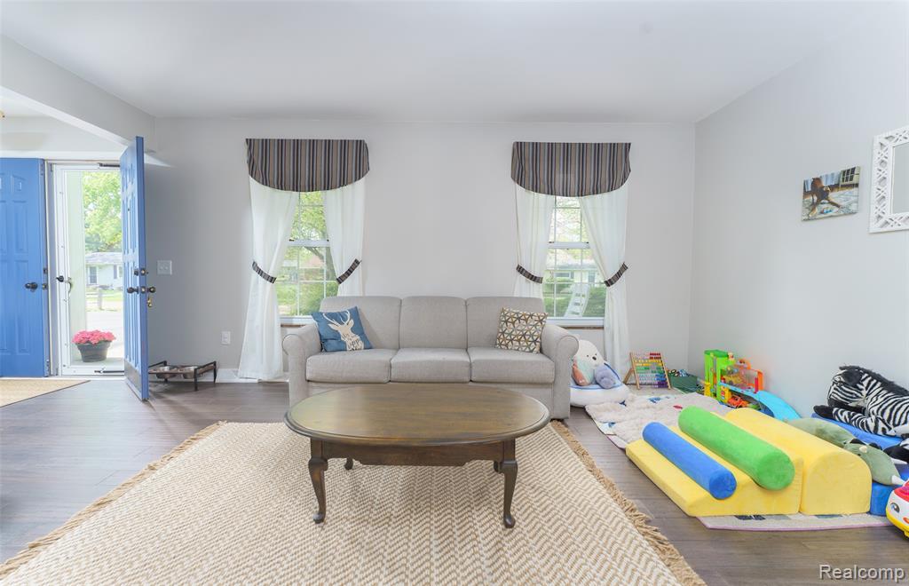 4231 Stanley Court, Waterford, MI 48329 — Photo 8