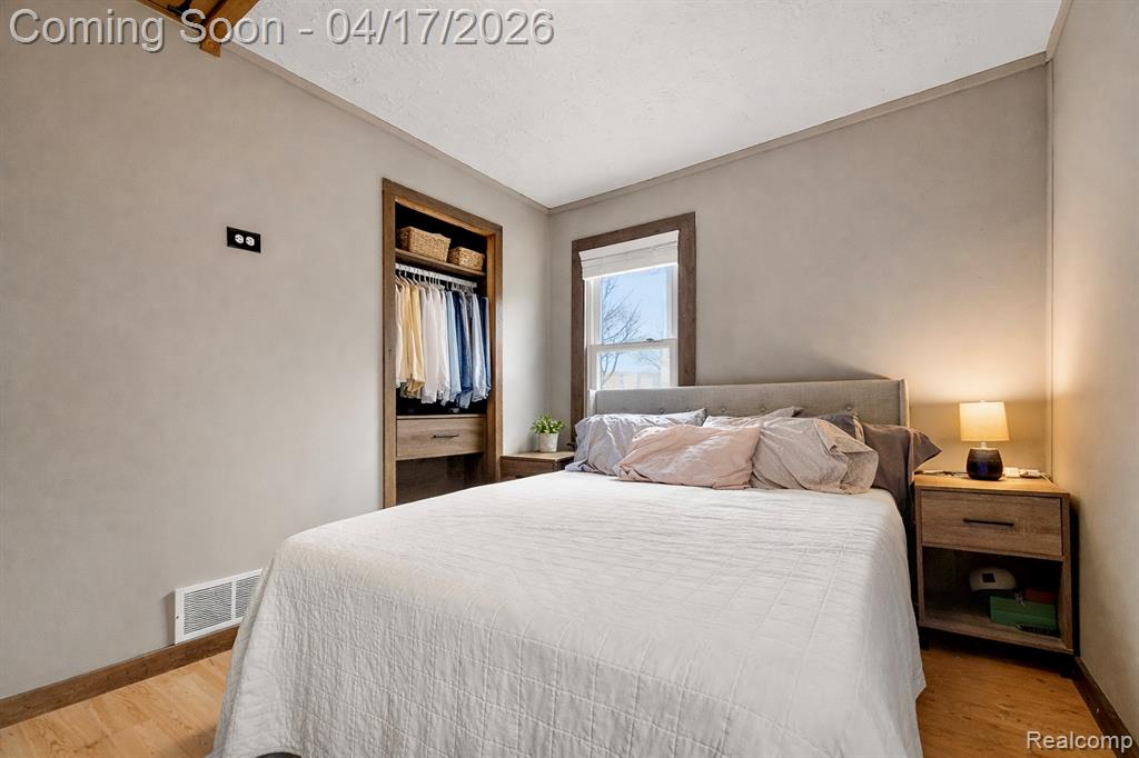 569 E Guthrie Avenue, Madison Heights, MI 48071 — Photo 15