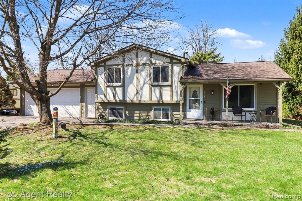 1010 Pelham Boulevard, Waterford, MI 48328 — Photo 2