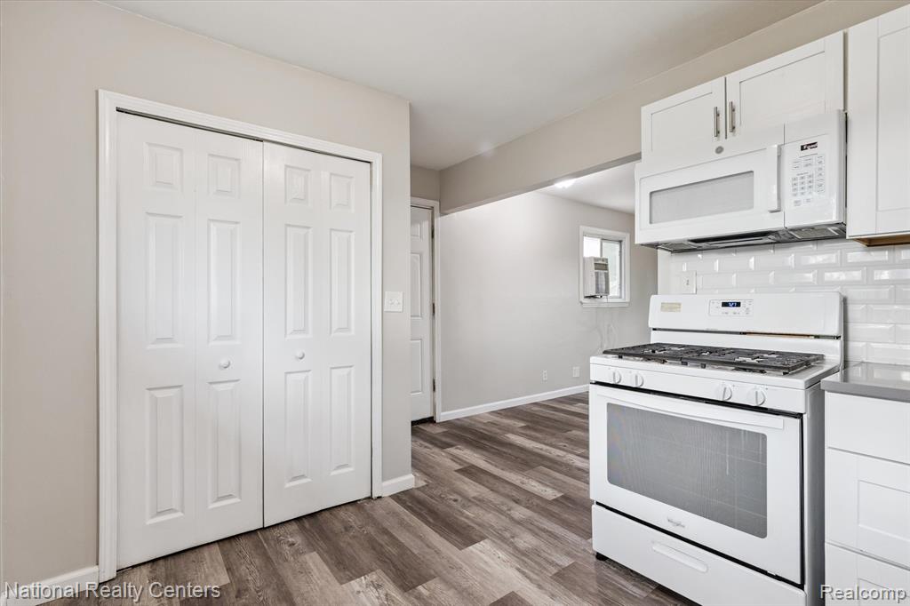 21901 Sloman Street, Oak Park, MI 48237 — Photo 12