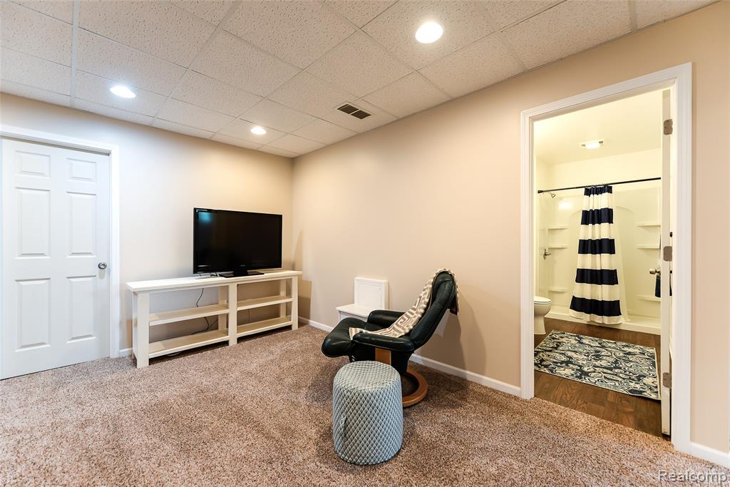58724 Carriage Lane, South Lyon, MI 48178 — Photo 25