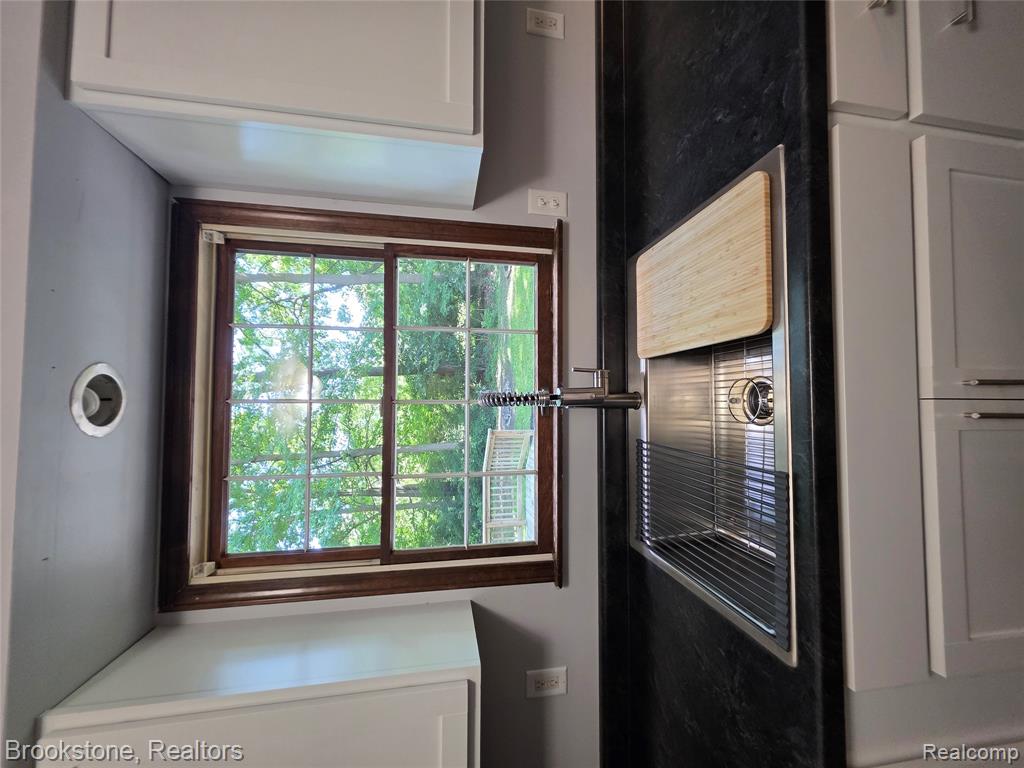 6499 Dalton Drive, Flushing, MI 48433 — Photo 10