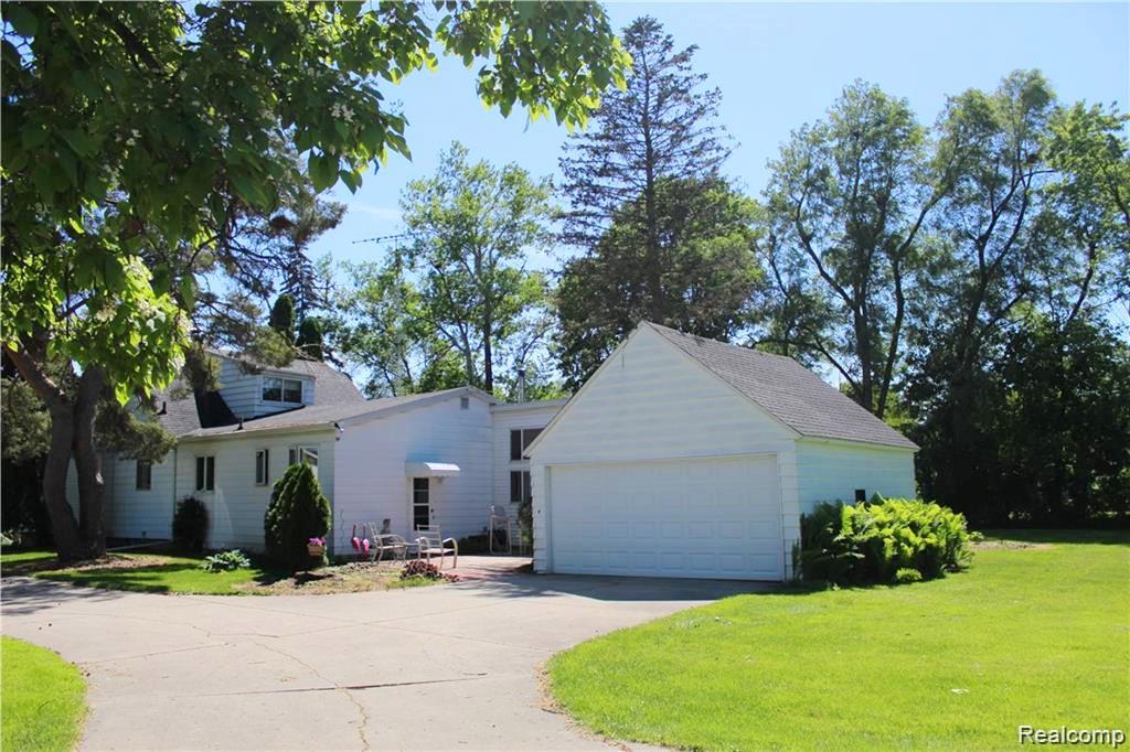6272 W Court Street, Flint, MI 48532 — Photo 6