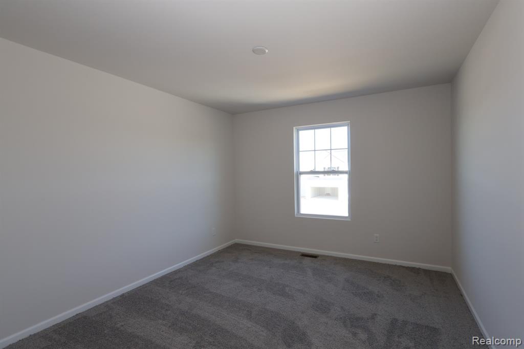 439 Hidden River W, Holly, MI 48442 — Photo 8