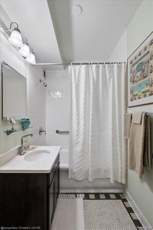 15 E KIRBY Street, 825, Detroit, MI 48202 — Photo 56