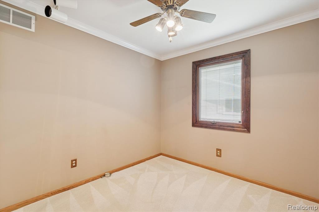1560 Odette, Hartland, MI 48353 — Photo 21