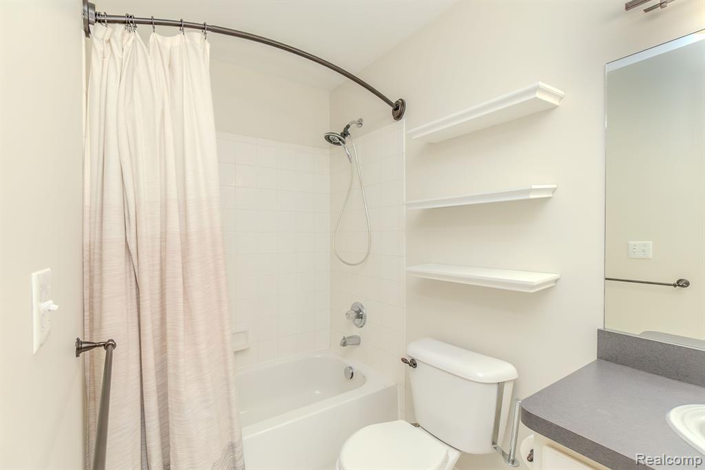 8106 CHESAPEAKE Circle, Walled Lake, MI 48390 — Photo 25