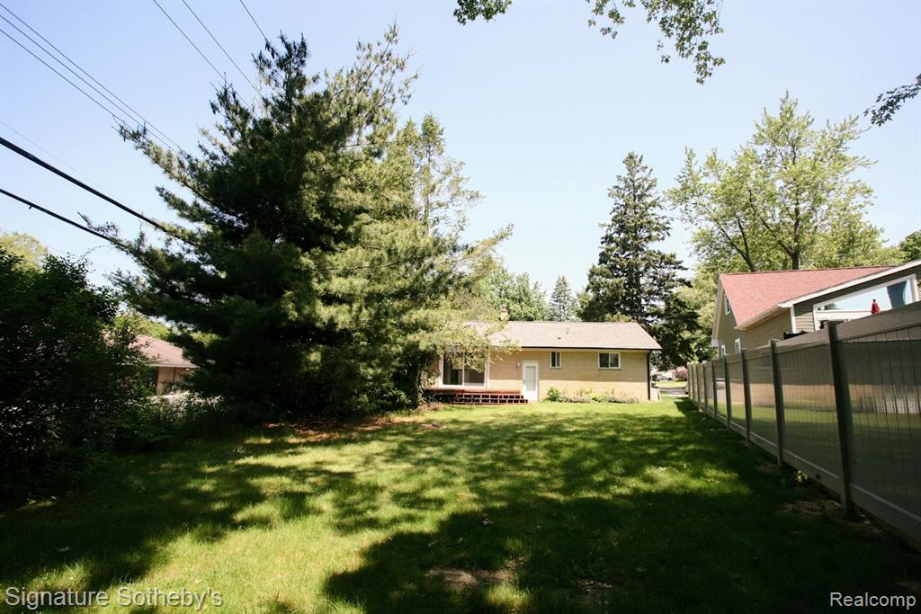 5800 Paramus, Clawson, MI — Photo 20