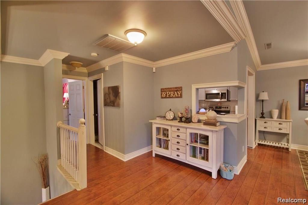 5445 Pine Aires Drive, Sterling Heights, MI 48314 — Photo 5