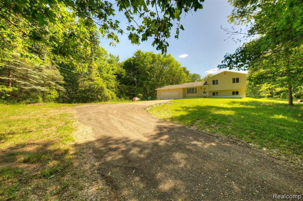 9600 Oakhurst Road, Holly, MI 48442 — Photo 2