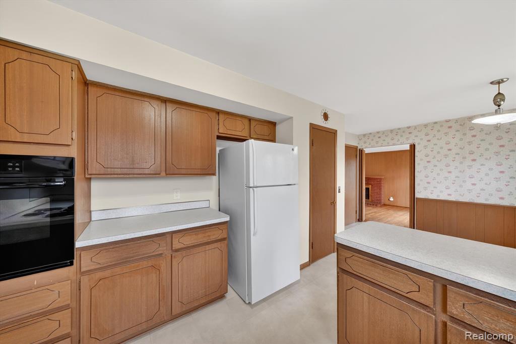 21520 Goethe Ave, Grosse Pointe Woods, MI 48236 — Photo 11