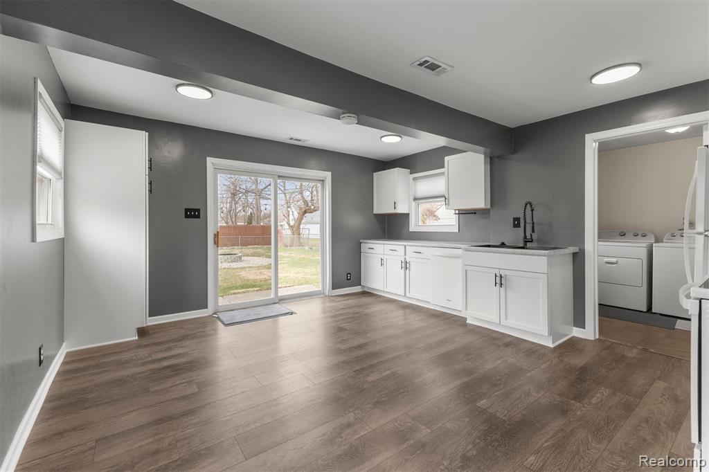 4976 Weddell Street, Dearborn Heights, MI 48125 — Photo 10