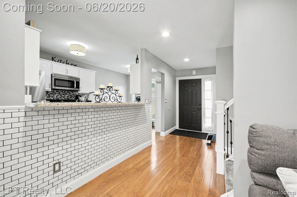 829 Langdon Court, Rochester Hills, MI 48307 — Photo 6
