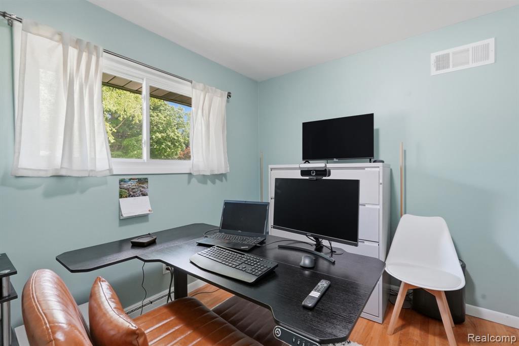 1061 Western Drive, Ann Arbor, MI 48103 — Photo 17