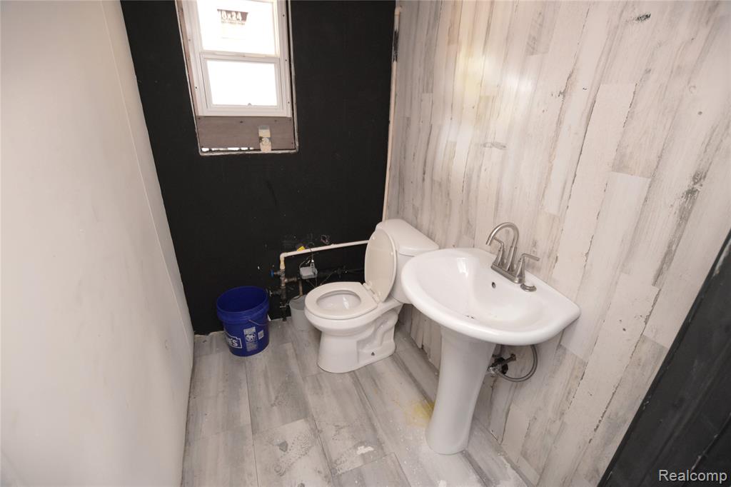 713 FENTON Road, Flint, MI 48503 — Photo 13