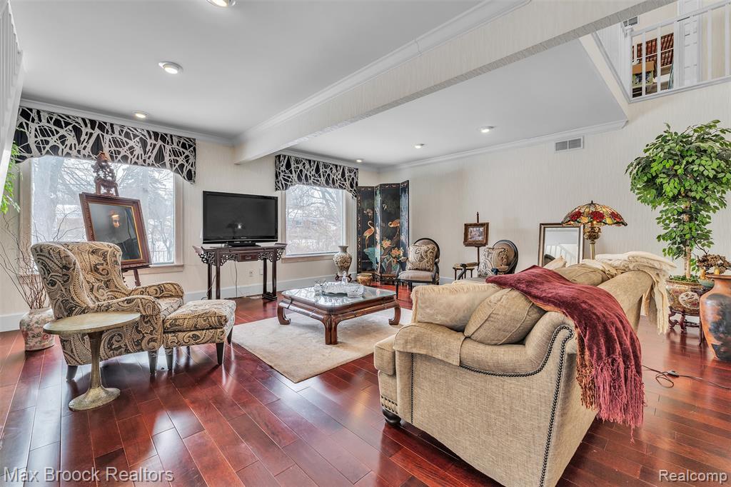 23009 Maple Avenue, Farmington, MI 48336 — Photo 24