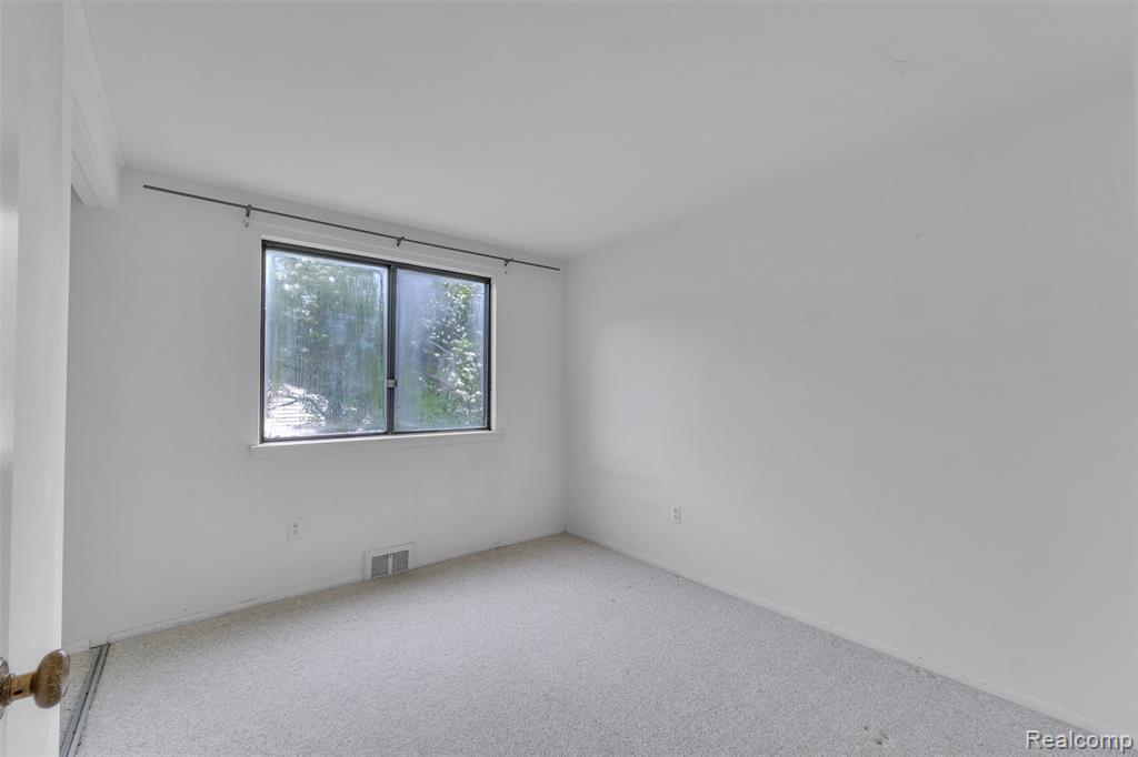 5772 Perrytown Drive, West Bloomfield, MI — Photo 35
