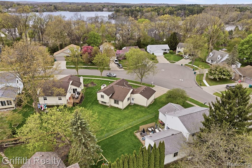 865 Alpine Drive, Brighton, MI 48116 — Photo 38