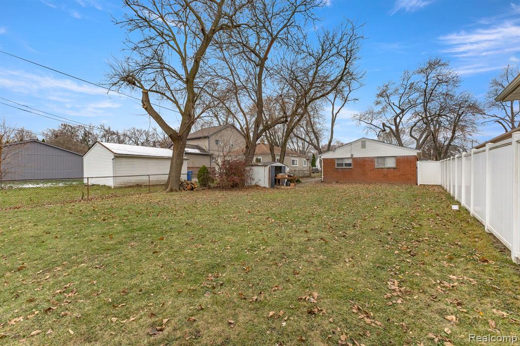 4921 GERTRUDE Street, Dearborn Heights, MI 48125 — Photo 28