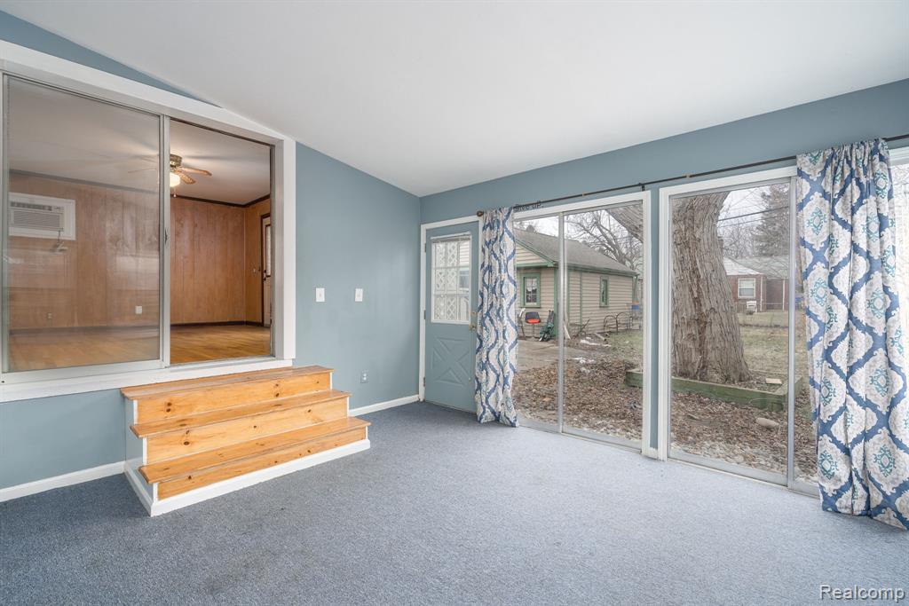 6585 Dolphin Street, Dearborn Heights, MI 48127 — Photo 29