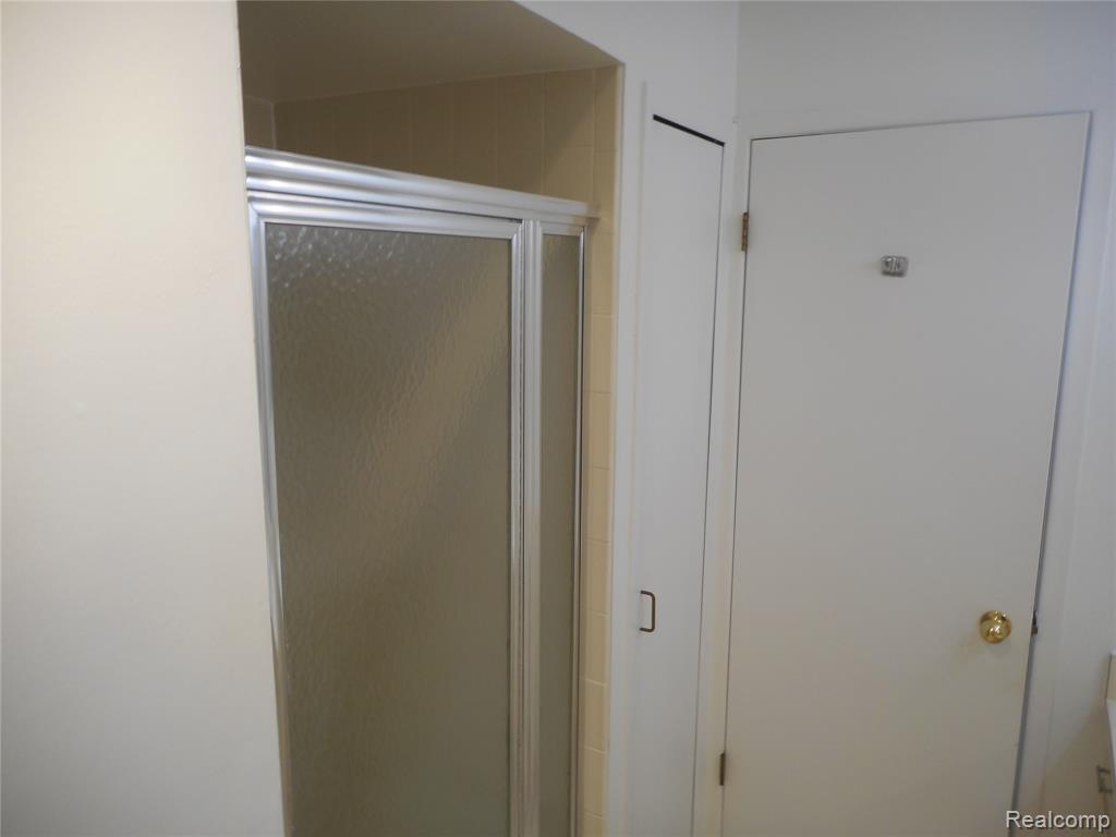 37066 Kirkshire Court, Farmington, MI 48331 — Photo 8