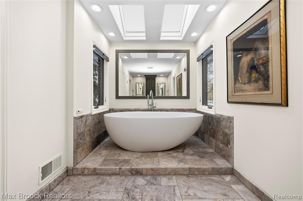 5867 BRAVO COURT, Orchard Lake Village, MI 48324 — Photo 40