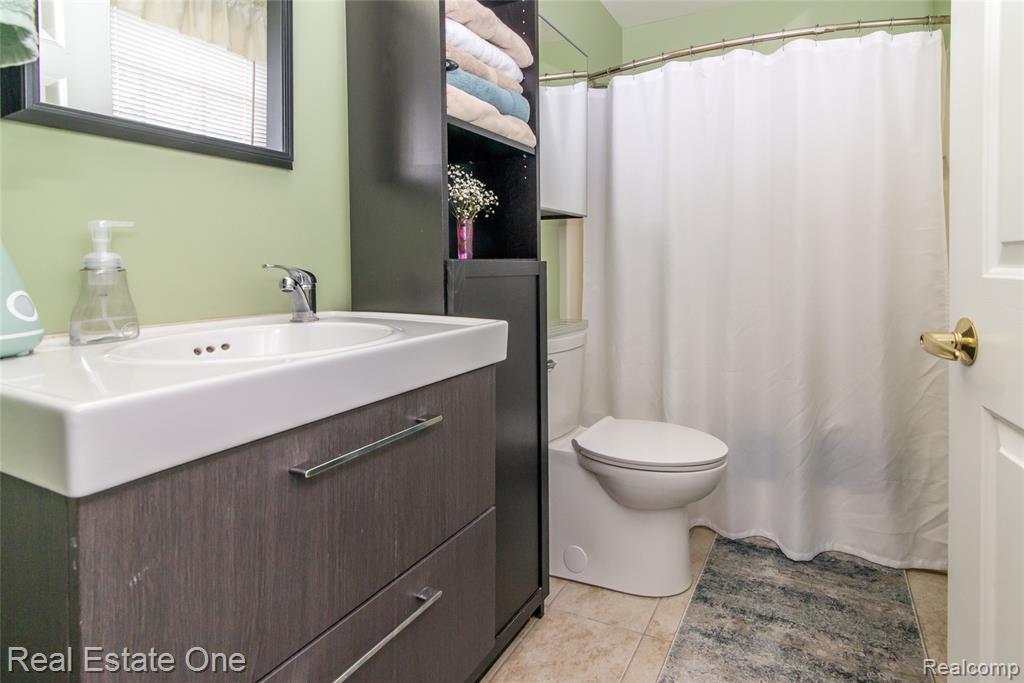 245 Brookwood Drive, 16, South Lyon, MI 48178 — Photo 7
