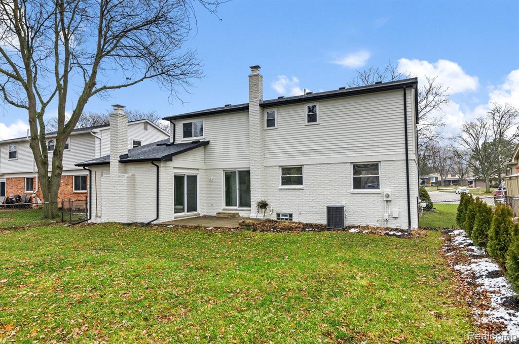 7451 ADMIRALTY Drive, Canton, MI 48187 — Photo 37