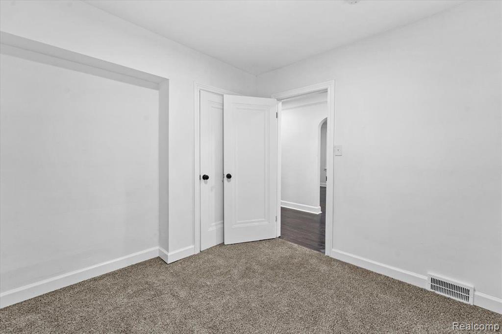 11943 E OUTER Drive, Detroit, MI 48224 — Photo 32