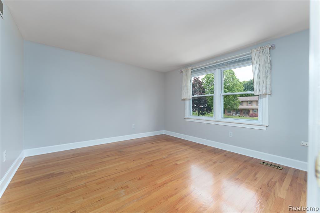 4276 Macqueen Drive, West Bloomfield, MI 48323 — Photo 25