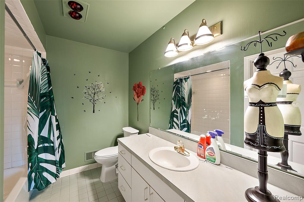17840 Christine Boulevard N, Clinton Twp, MI 48038 — Photo 61