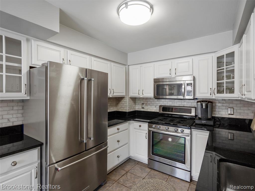 1652 S Hill Circle, Bloomfield Hills, MI 48304 — Photo 16