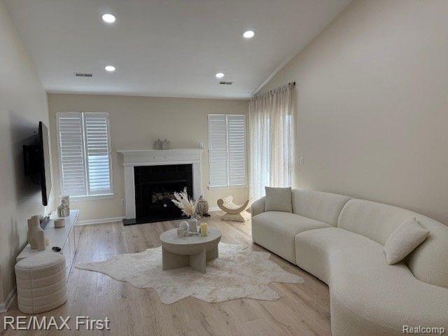 43195 WOODBRIDGE Drive, Clinton Twp, MI 48038 — Photo 7