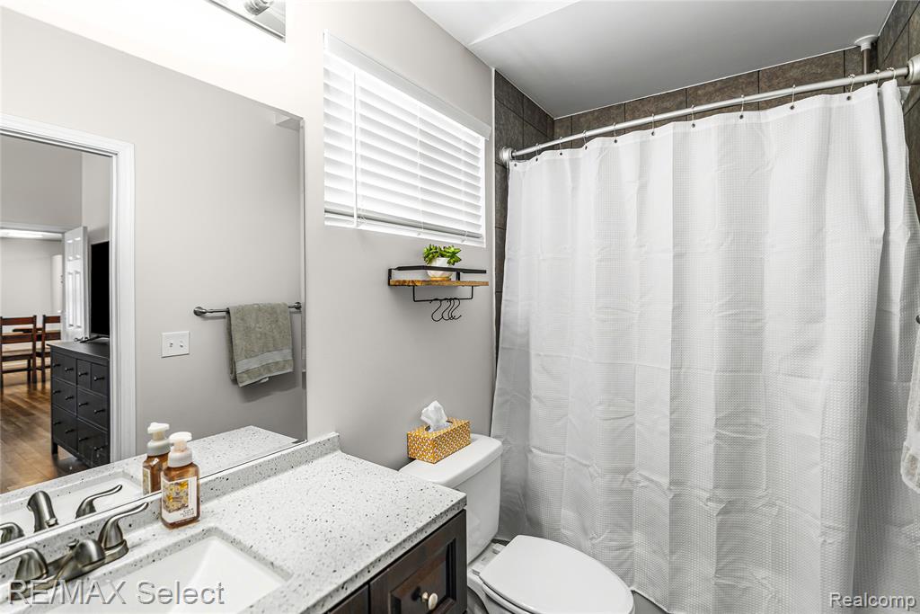 10311 Walnut Shores Drive, Fenton, MI 48430 — Photo 26