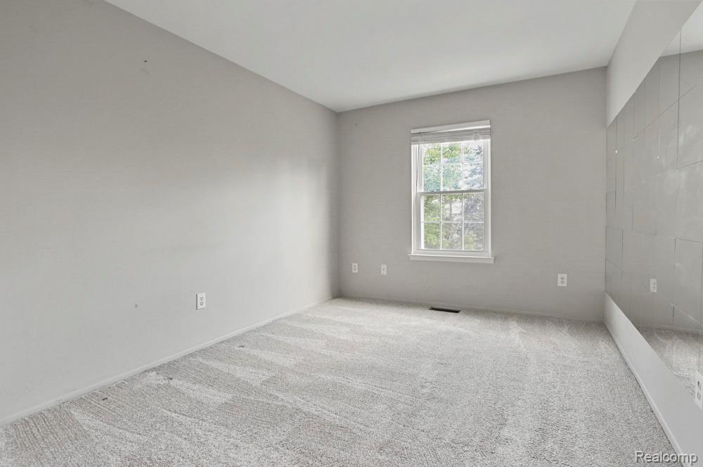 22051 Atlantic Pointe, Farmington Hills, MI 48336 — Photo 16