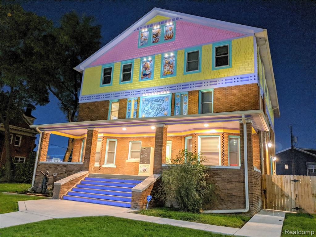 89 E EDSEL FORD FWY, Detroit, MI, 48202