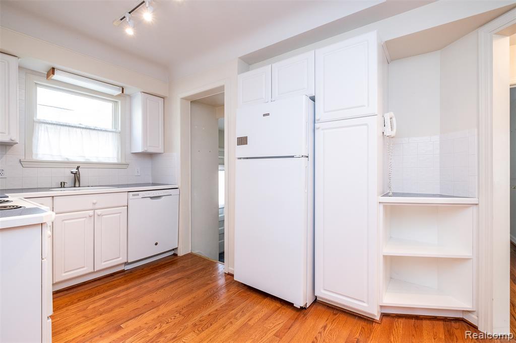32210 Sheridan Drive, Beverly Hills, MI 48025 — Photo 6