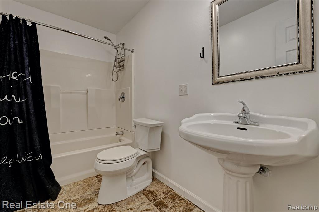 705 Richard Street, Holly, MI 48442 — Photo 26